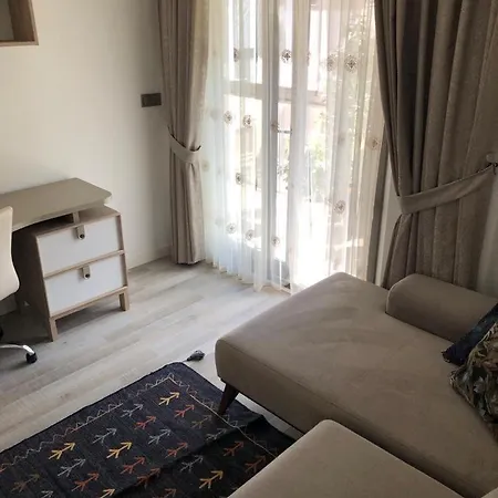 Denize Yakin Uc Arti Bir Lux מרמריס